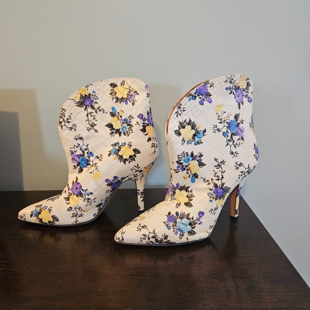 Vero Cuoio Flower Leather Ankle Bootie